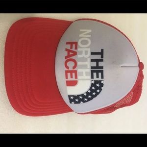 🔥The North Face cap red, white & blue.